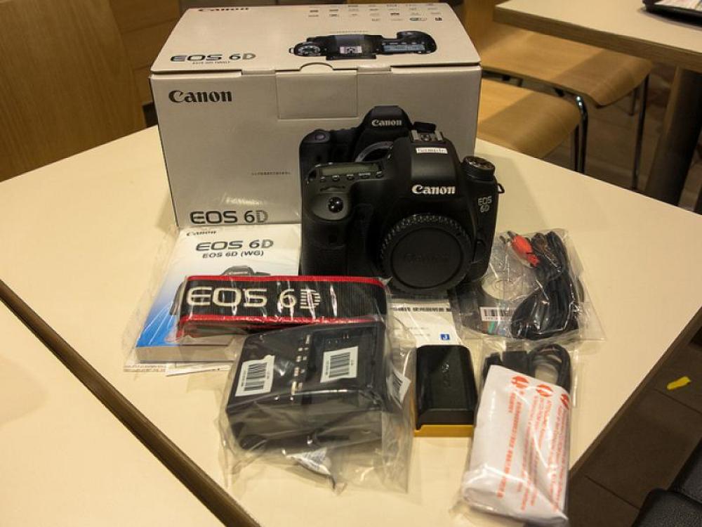 Canon EOS 6D 20.2 MP CMOS Digital SLR Camera with lens 24-105mm